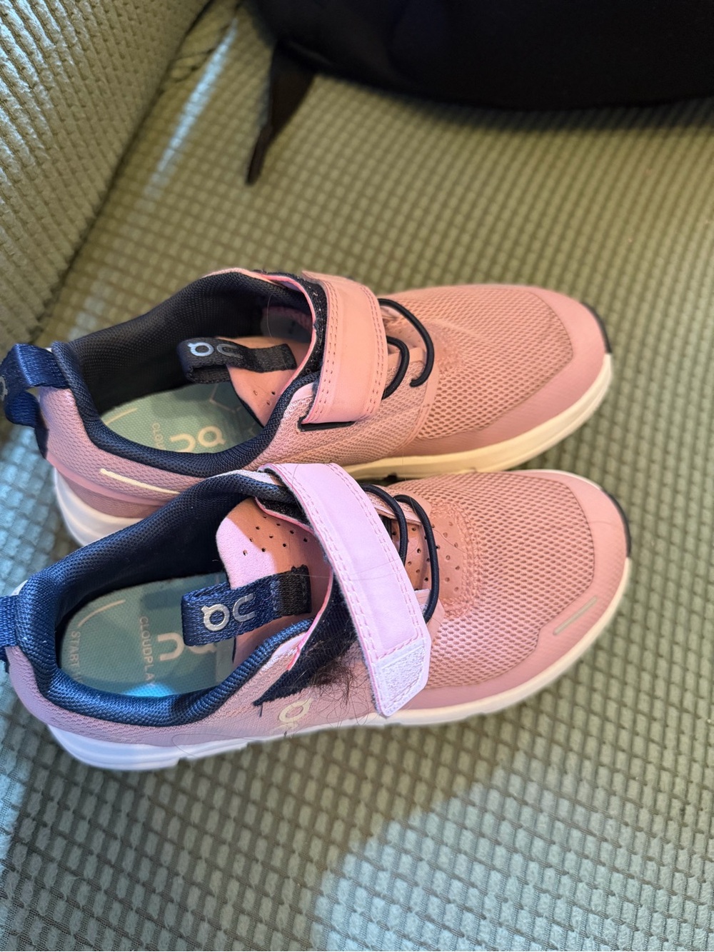On Running Kids Pink and Navy Hook-and-Loop Athletic Sneakers